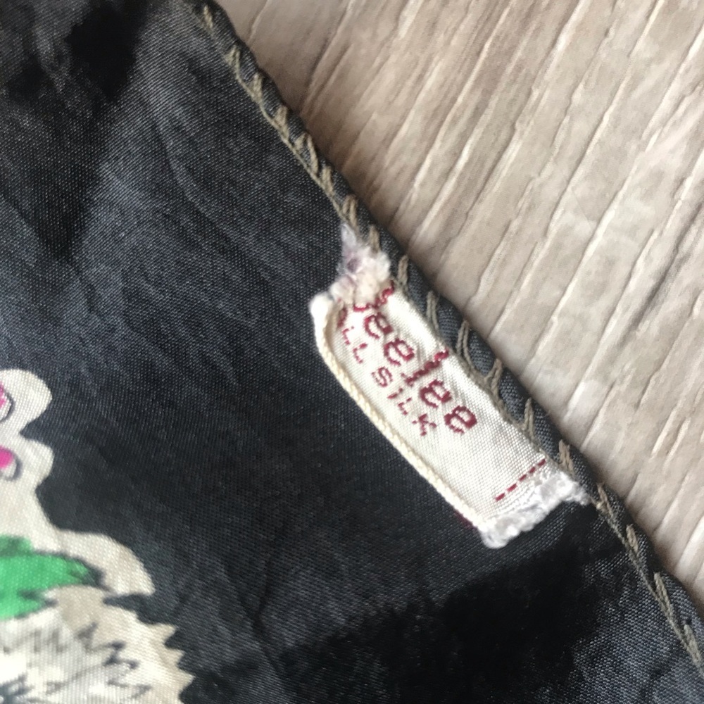 Vintage scarf/wrap - Picture 5 of 6